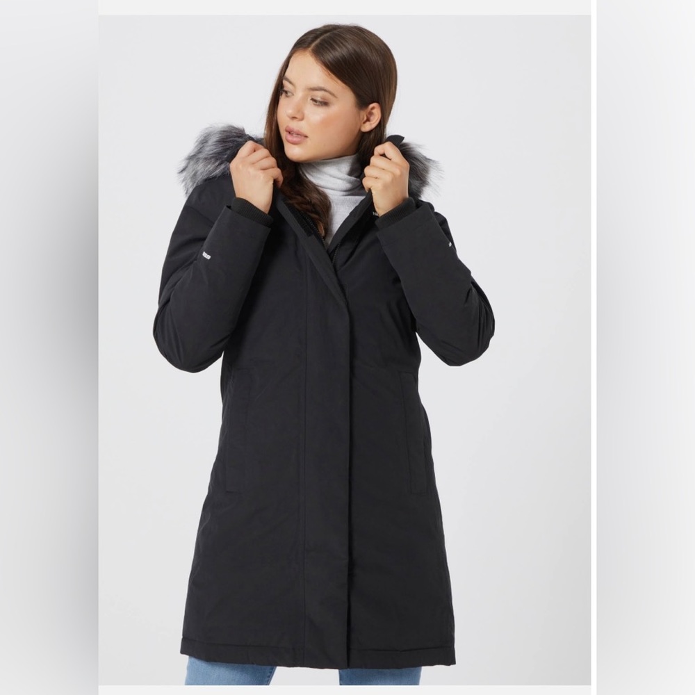 The North Face Women's Arctic Parka
Down Waterproof Warm Jacket Black
Me…